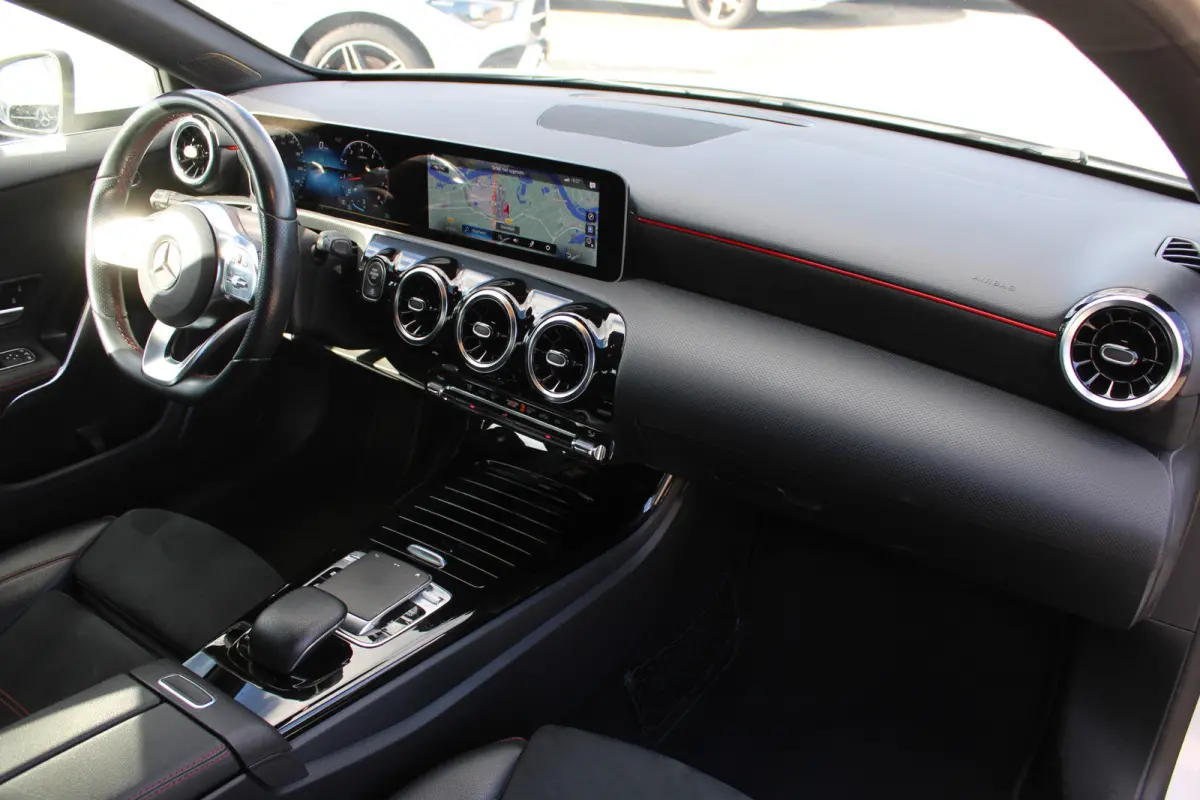 180 AUT7 AMG LINE WIDESCREEN NAVI CAMERA CARPLAY NL AUTO
