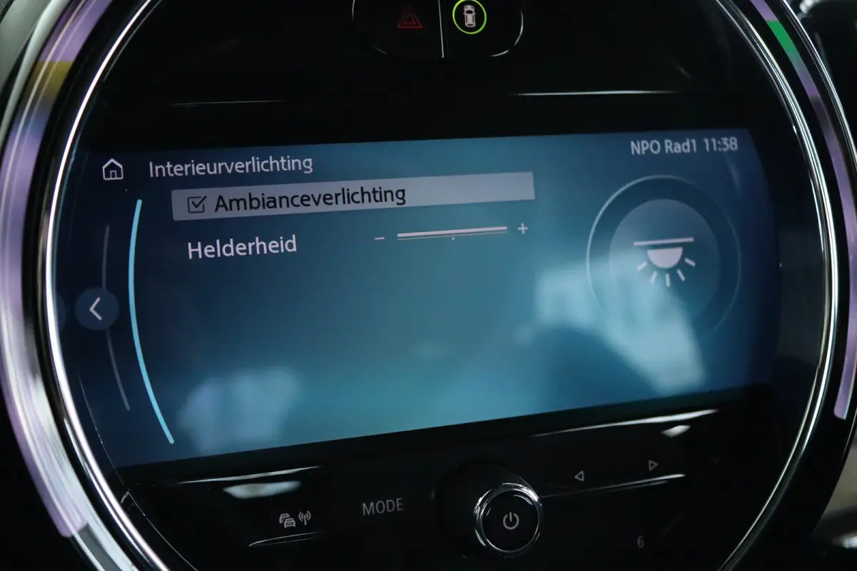 Mini 1.5 Cooper Business Edition | Cruise Control | Trekhaak | Navigatie | Carplay | PDC | LED | Shadowline