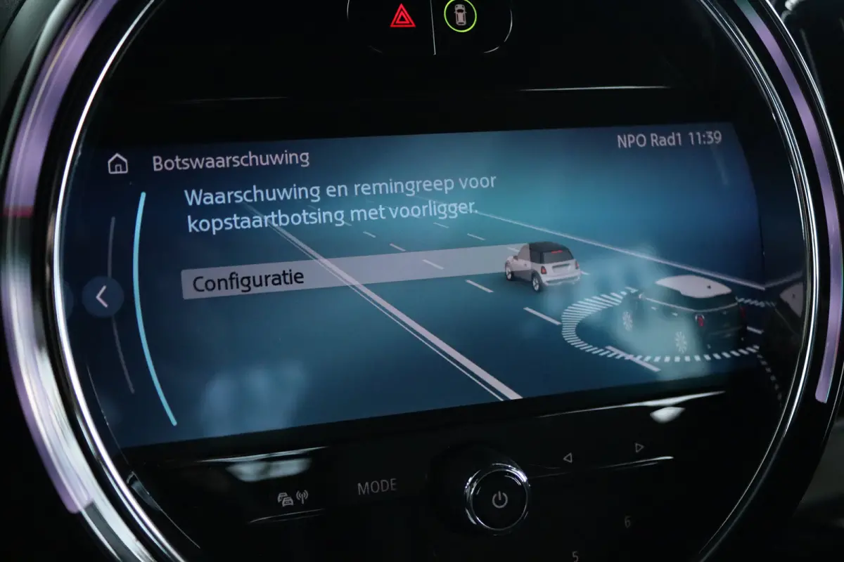 Mini 1.5 Cooper Business Edition | Cruise Control | Trekhaak | Navigatie | Carplay | PDC | LED | Shadowline