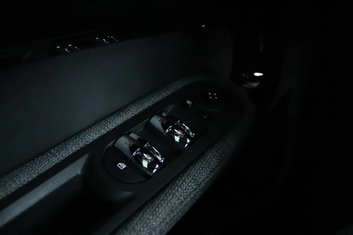Mini 1.5 Cooper Business Edition | Cruise Control | Trekhaak | Navigatie | Carplay | PDC | LED | Shadowline