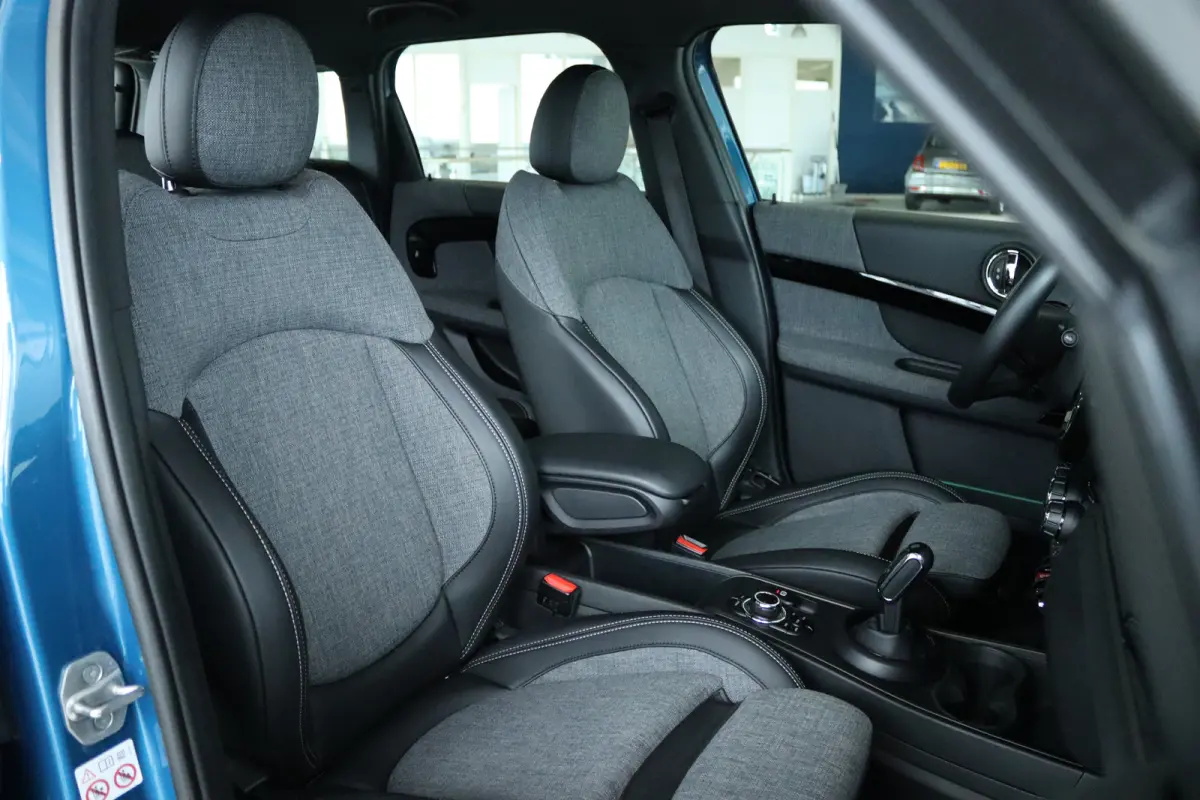 Mini 1.5 Cooper Business Edition | Cruise Control | Trekhaak | Navigatie | Carplay | PDC | LED | Shadowline