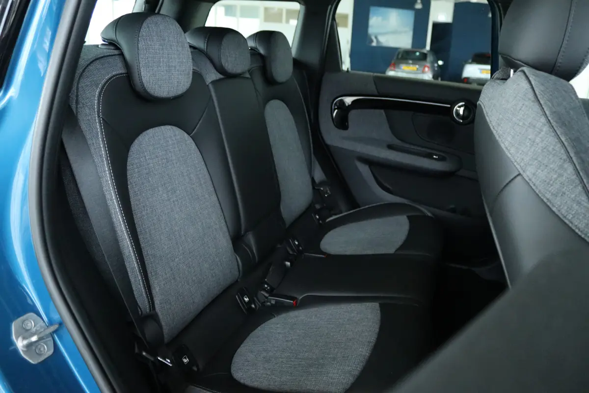 Mini 1.5 Cooper Business Edition | Cruise Control | Trekhaak | Navigatie | Carplay | PDC | LED | Shadowline