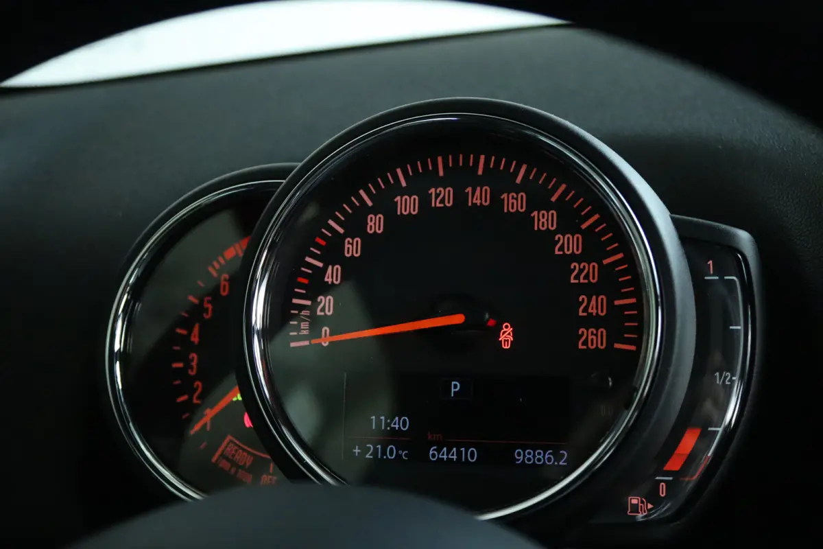 Mini 1.5 Cooper Business Edition | Cruise Control | Trekhaak | Navigatie | Carplay | PDC | LED | Shadowline