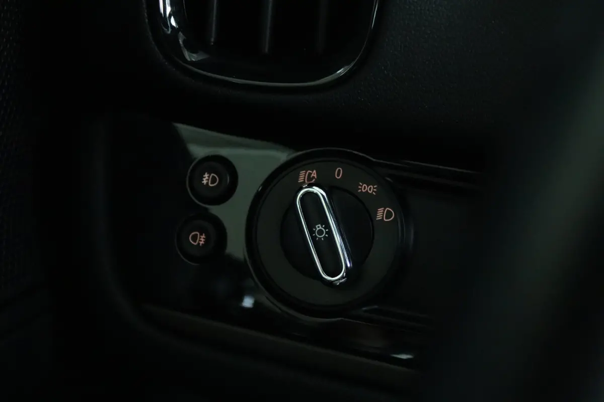Mini 1.5 Cooper Business Edition | Cruise Control | Trekhaak | Navigatie | Carplay | PDC | LED | Shadowline