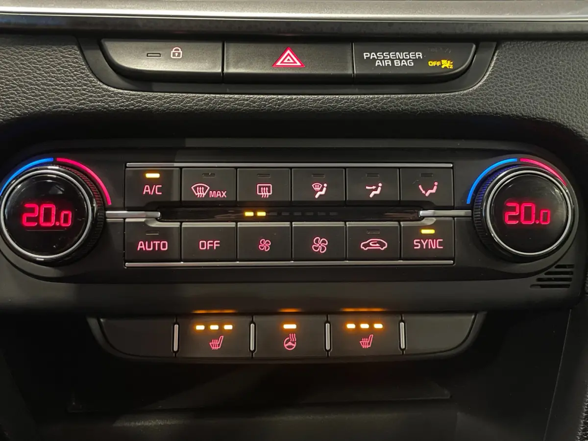1.0 T-GDi DynamicLine|APPLE CARPLAY, ANDROID AUTO|STOEL-,STUURVERW|CAMERA|CRUISE,CLIMATE|1E EIG.|INCL.BTW|