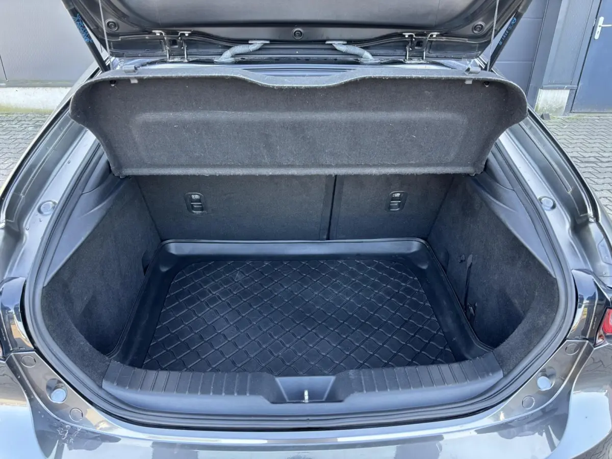 2.0 e-SkyActiv-G M Hybrid 122 Luxury | AppleCarPlay/ AndroidAuto | Stuurwielverwarming | Stoelverwarming | Lederen bekleding!!