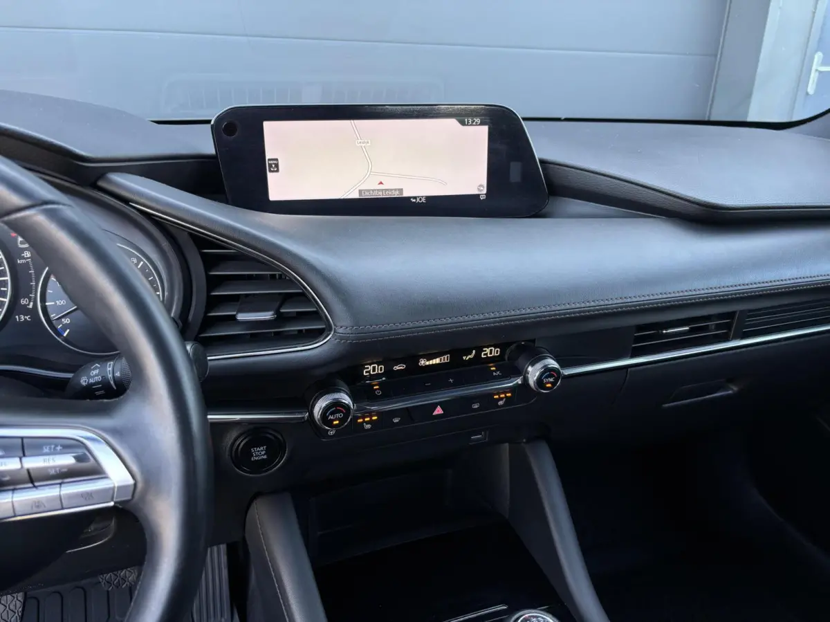 2.0 e-SkyActiv-G M Hybrid 122 Luxury | AppleCarPlay/ AndroidAuto | Stuurwielverwarming | Stoelverwarming | Lederen bekleding!!