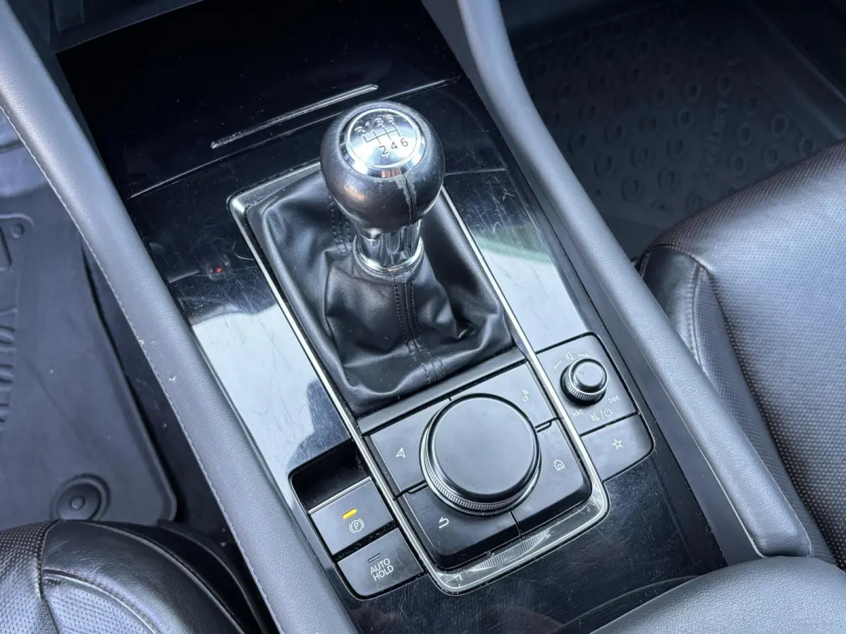 2.0 e-SkyActiv-G M Hybrid 122 Luxury | AppleCarPlay/ AndroidAuto | Stuurwielverwarming | Stoelverwarming | Lederen bekleding!!