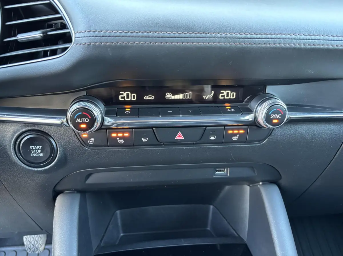 2.0 e-SkyActiv-G M Hybrid 122 Luxury | AppleCarPlay/ AndroidAuto | Stuurwielverwarming | Stoelverwarming | Lederen bekleding!!