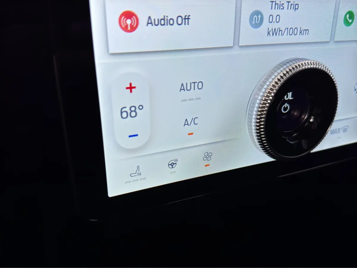 Standard RWD 75 kWh | Achteruitrijcamera | Cruise control adaptief met Stop&Go en stuurhulp | Elektrisch bedienbare achterklep met sensorsturing