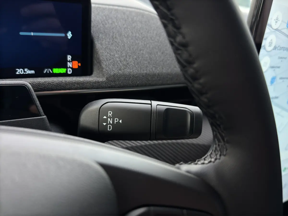 Standard RWD 75 kWh | Achteruitrijcamera | Cruise control adaptief met Stop&Go en stuurhulp | Elektrisch bedienbare achterklep met sensorsturing
