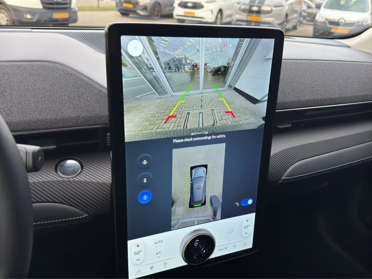 Standard RWD 75 kWh | Achteruitrijcamera | Cruise control adaptief met Stop&Go en stuurhulp | Elektrisch bedienbare achterklep met sensorsturing