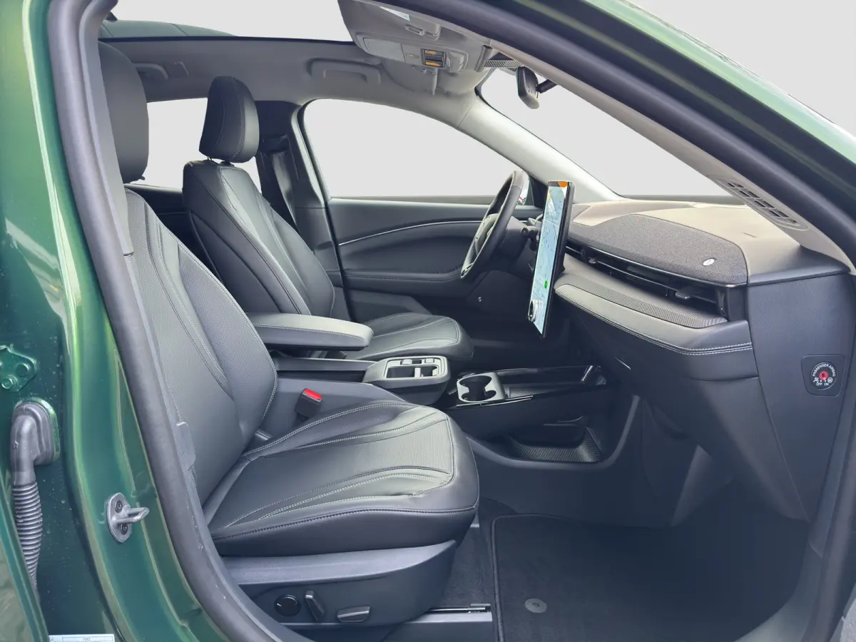 Standard RWD 75 kWh | Achteruitrijcamera | Cruise control adaptief met Stop&Go en stuurhulp | Elektrisch bedienbare achterklep met sensorsturing