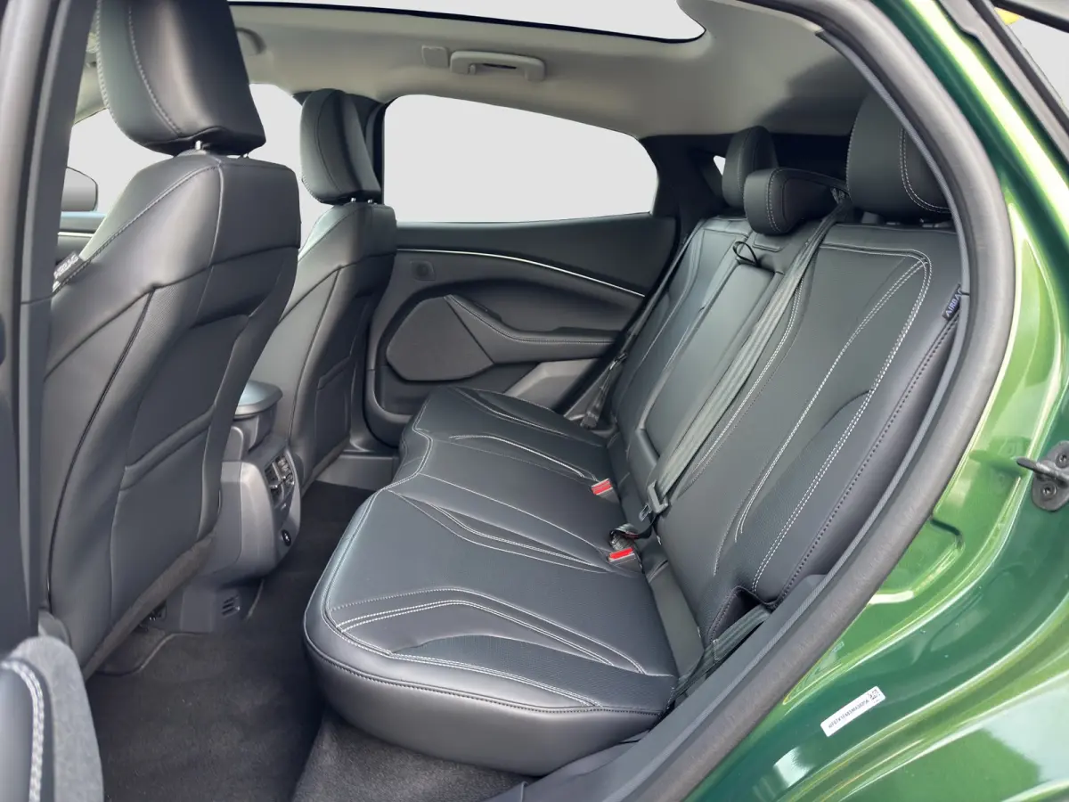 Standard RWD 75 kWh | Achteruitrijcamera | Cruise control adaptief met Stop&Go en stuurhulp | Elektrisch bedienbare achterklep met sensorsturing