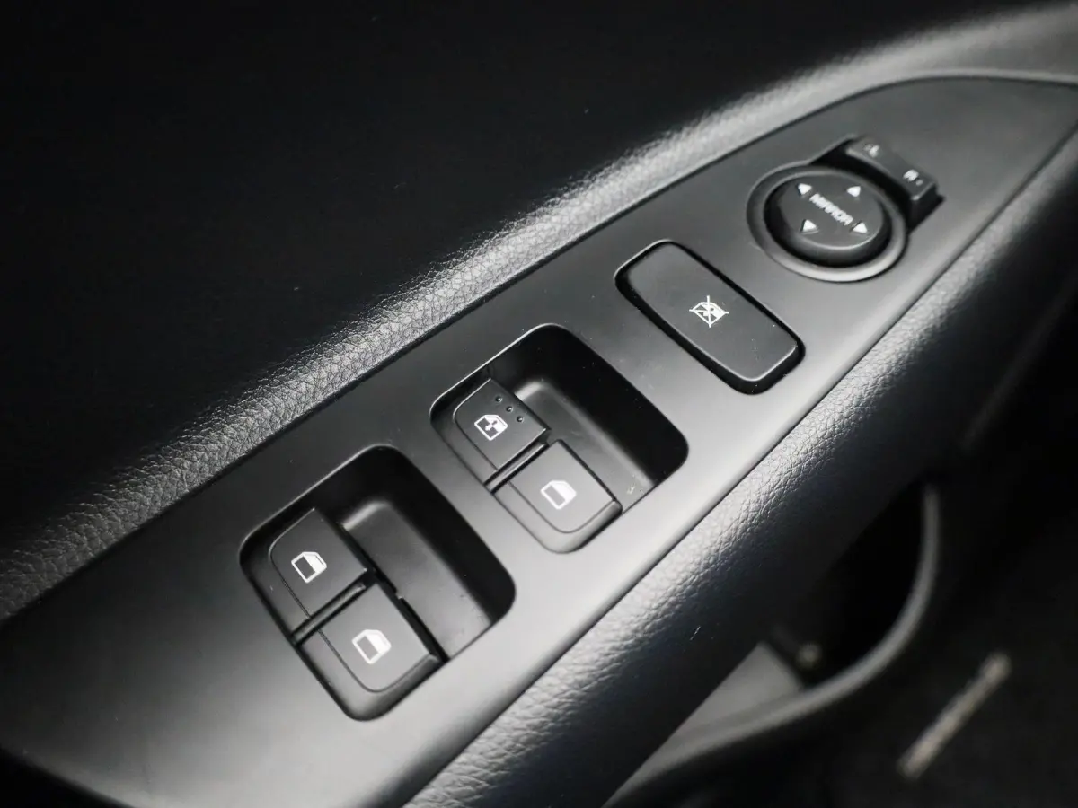 1.0 T-GDi MHEV ComfortLine | APPLE CARPLAY - ANDROID AUTO | AIRCO | DAB | ELEKTRISCHE RAMEN |