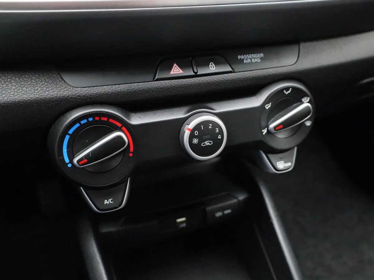 1.0 T-GDi MHEV ComfortLine | APPLE CARPLAY - ANDROID AUTO | AIRCO | DAB | ELEKTRISCHE RAMEN |