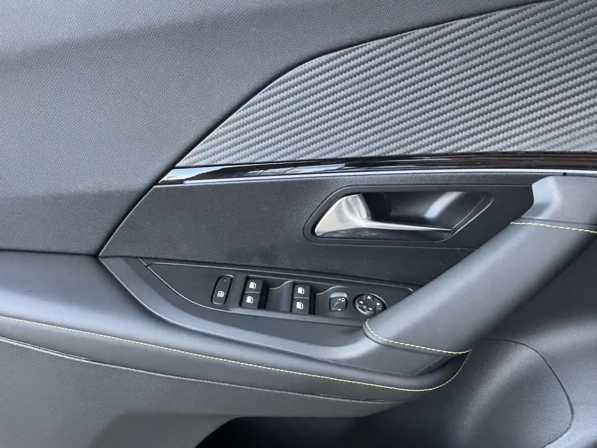 1.2 Hybrid 145 GT / Alcantara / Full-Option / ACTIE / 6+2JR Garantie