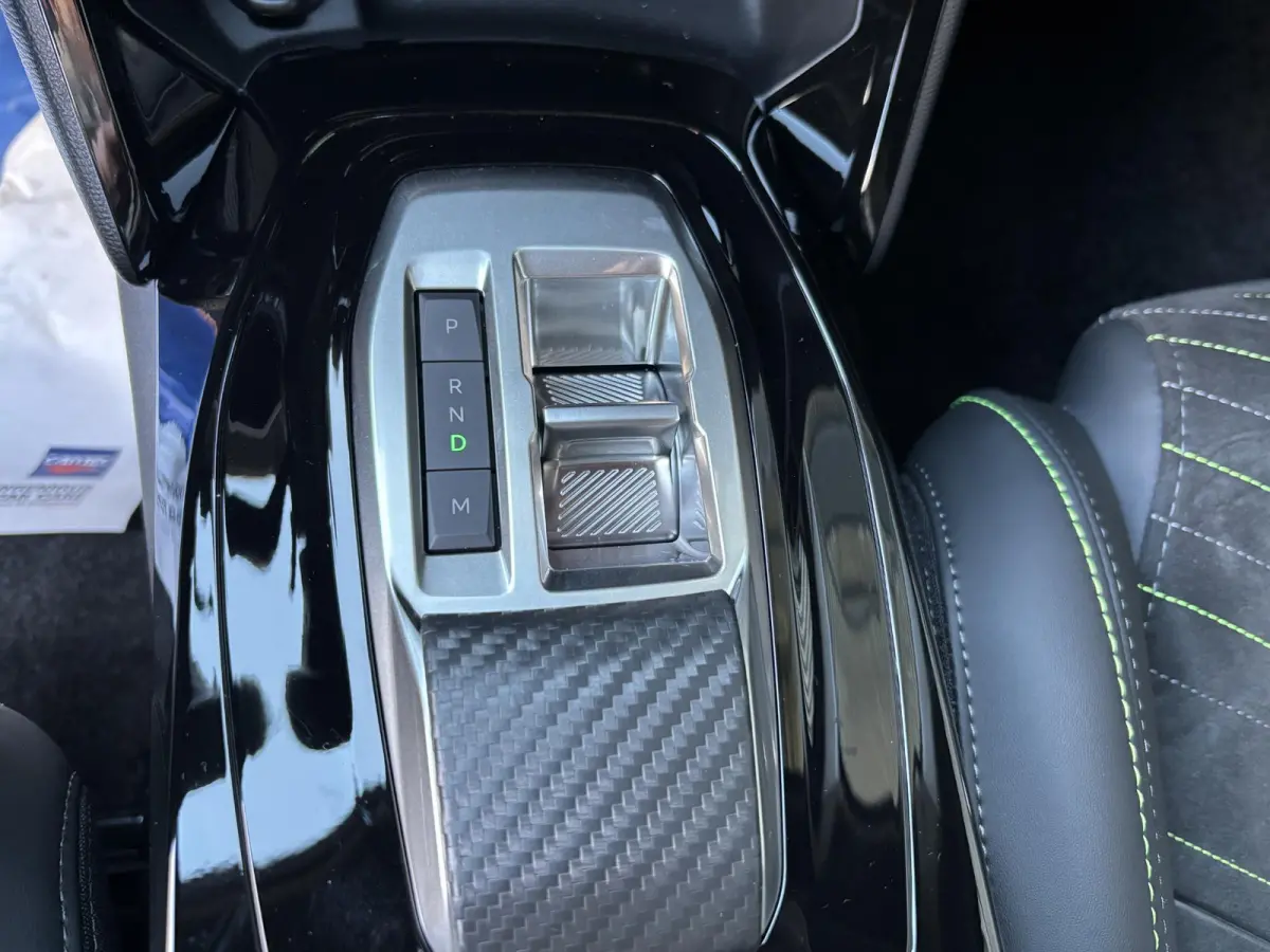 1.2 Hybrid 145 GT / Alcantara / Full-Option / ACTIE / 6+2JR Garantie