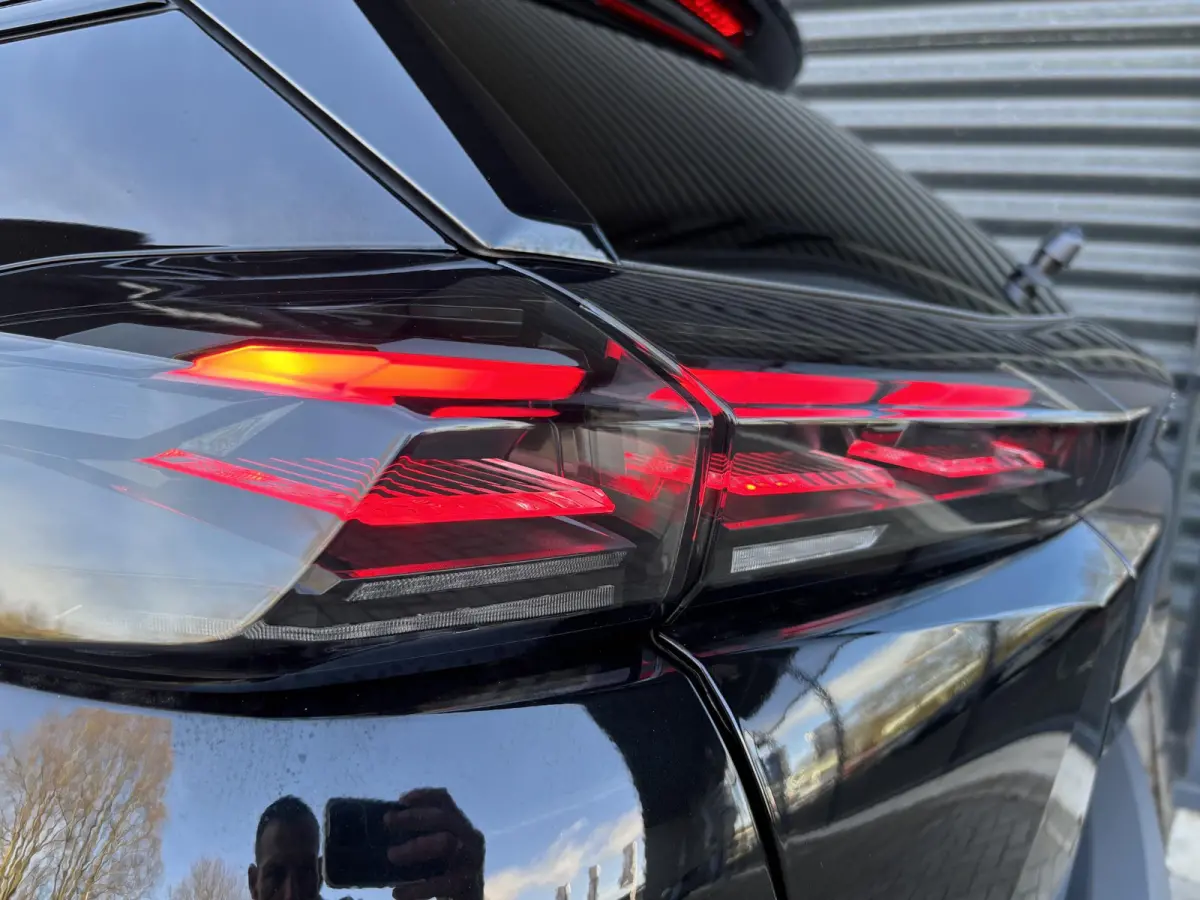 1.2 Hybrid 145 GT / Alcantara / Full-Option / ACTIE / 6+2JR Garantie
