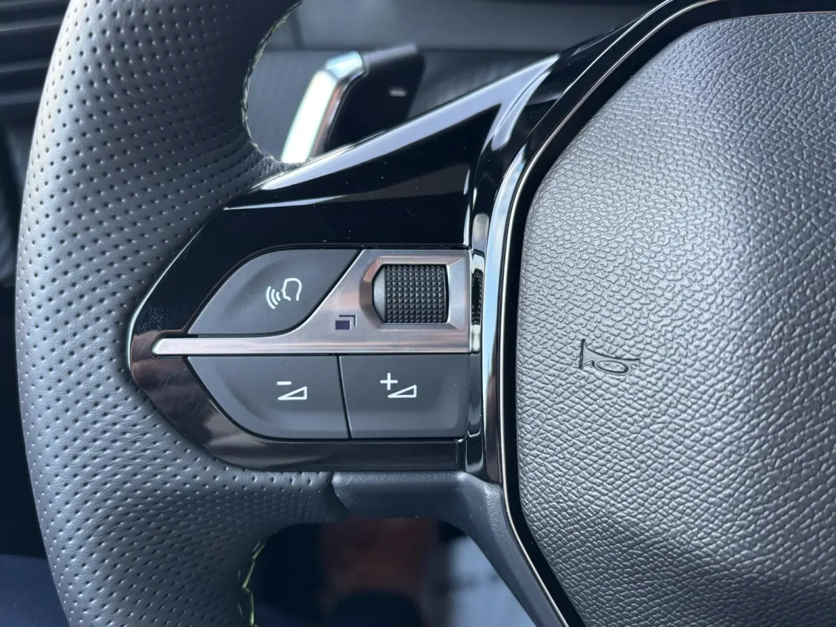1.2 Hybrid 145 GT / Alcantara / Full-Option / ACTIE / 6+2JR Garantie