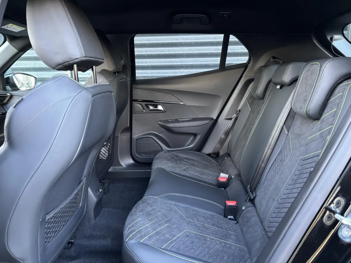 1.2 Hybrid 145 GT / Alcantara / Full-Option / ACTIE / 6+2JR Garantie