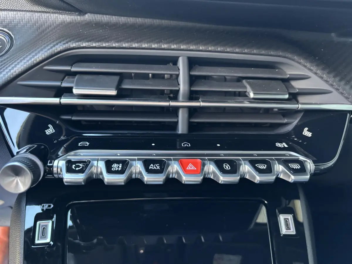 1.2 Hybrid 145 GT / Alcantara / Full-Option / ACTIE / 6+2JR Garantie