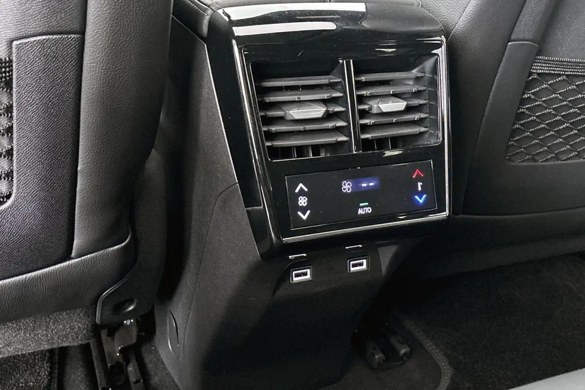 E-Tense 4x4 Performance Line 300PK Panoramadak FOCAL Stoelverwarming
