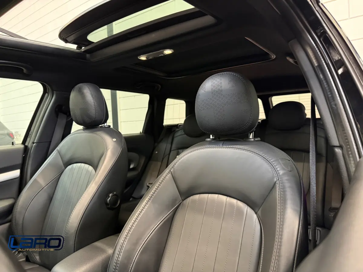 Mini 1.5 Cooper MINI Yours 136 pk | Pano Leer Camera CarPlay Sfeer Keyless