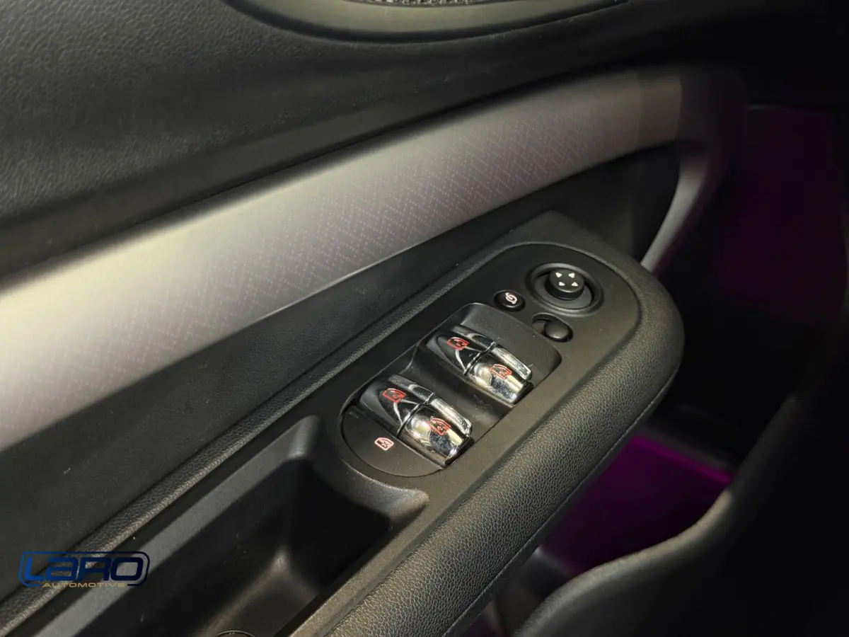 Mini 1.5 Cooper MINI Yours 136 pk | Pano Leer Camera CarPlay Sfeer Keyless