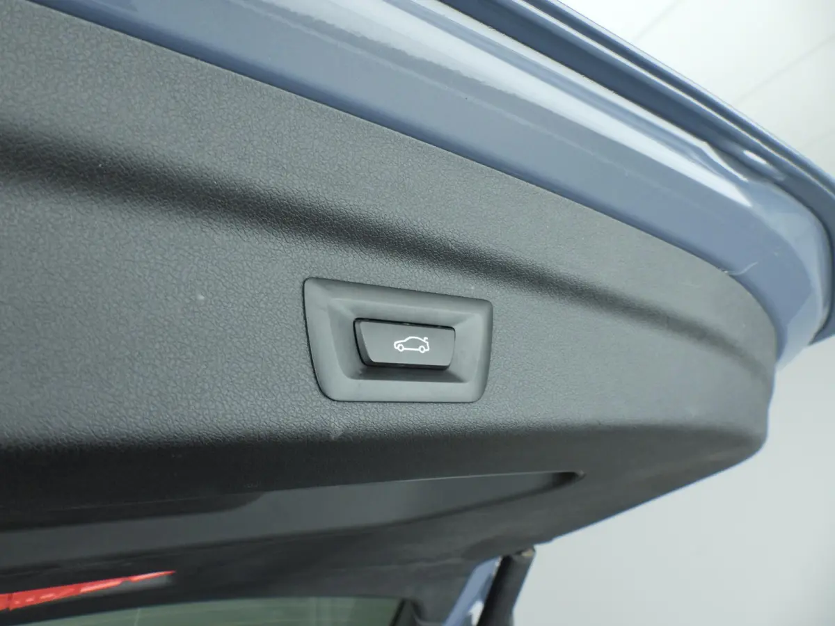 218i | M-Sportpakket | LED | Leder | Navigatie | Sportstoelen | Shadow line | DAB | Alu 18 inch