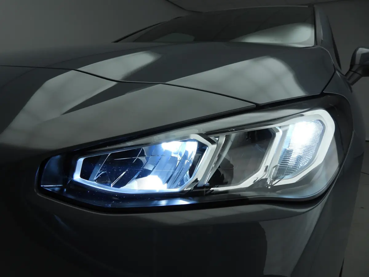 218i | M-Sportpakket | LED | Leder | Navigatie | Sportstoelen | Shadow line | DAB | Alu 18 inch