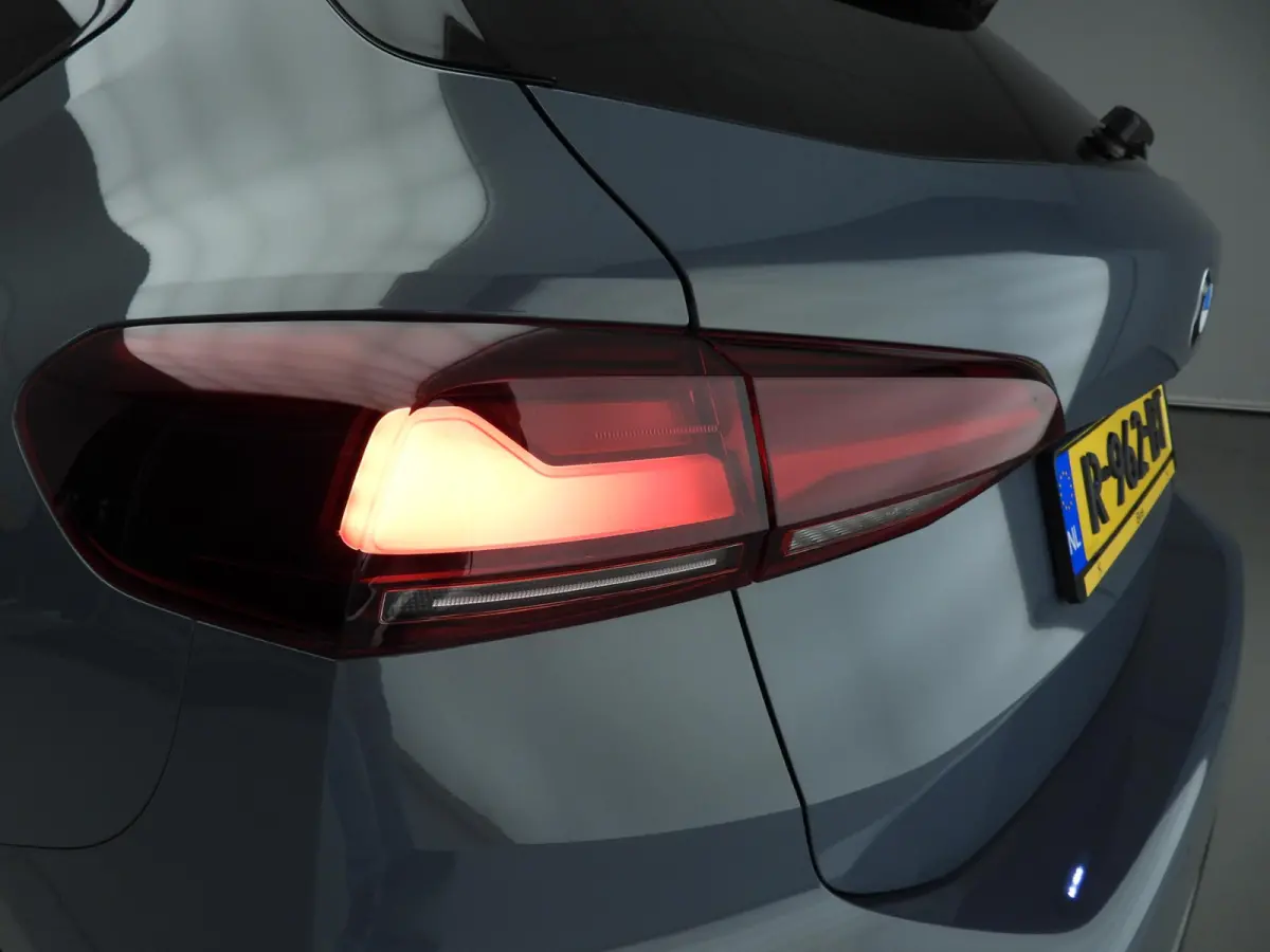 218i | M-Sportpakket | LED | Leder | Navigatie | Sportstoelen | Shadow line | DAB | Alu 18 inch