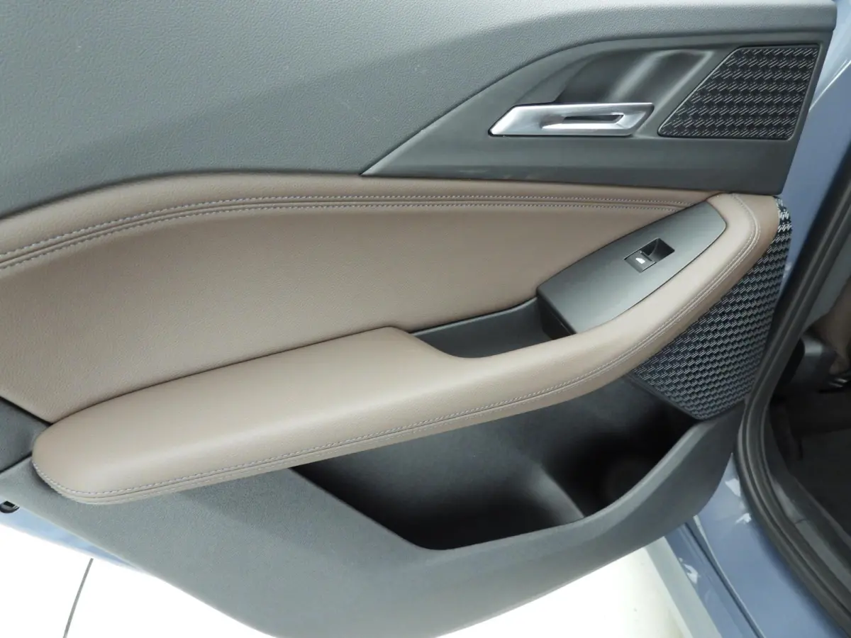 218i | M-Sportpakket | LED | Leder | Navigatie | Sportstoelen | Shadow line | DAB | Alu 18 inch