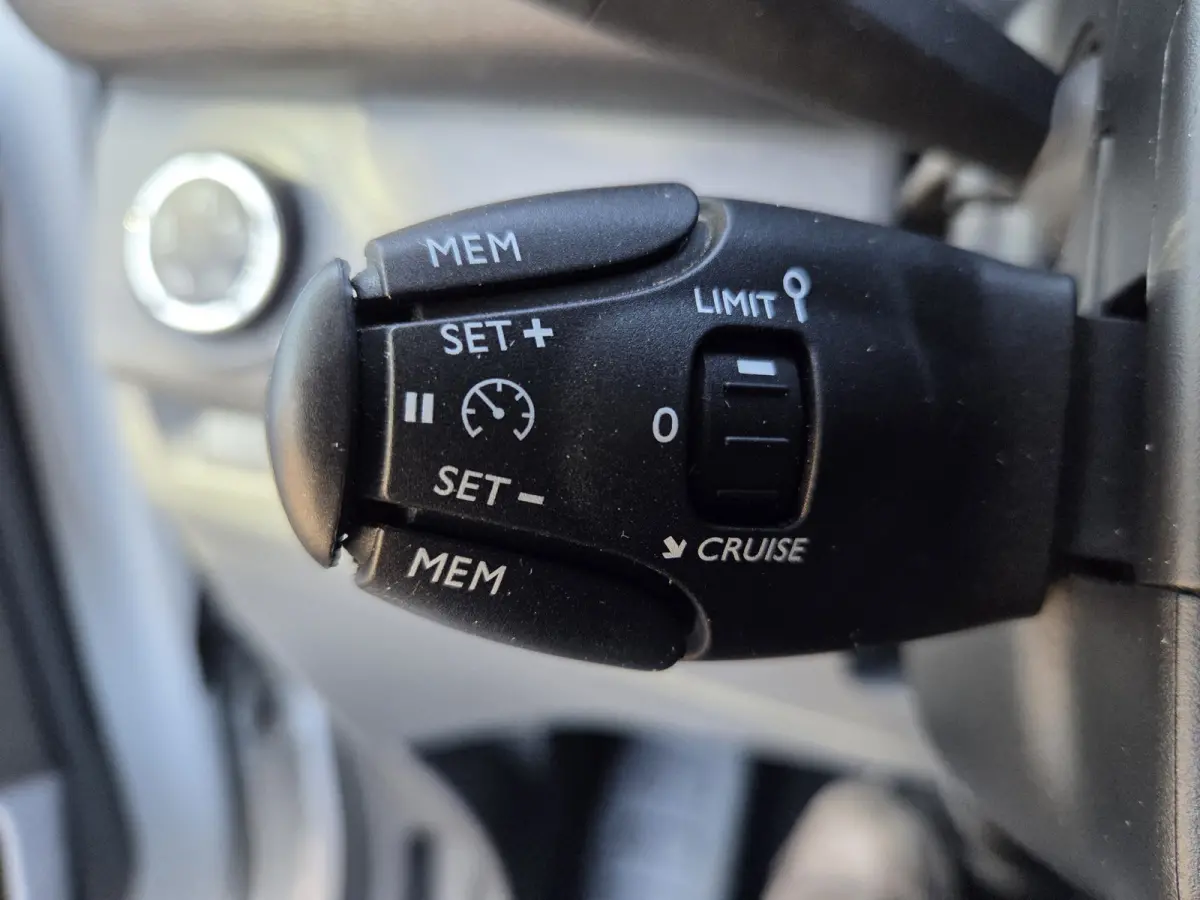 /Fiat Scudo MultiJet DC 6-Persoons Navi A.camera L3