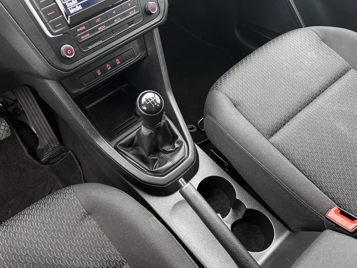 2.0 TDI 5Pers. Euro6 Trendline / 2xSchuifdeur / Airco / Pdc. / Radio multimedia / Apk 01-2027