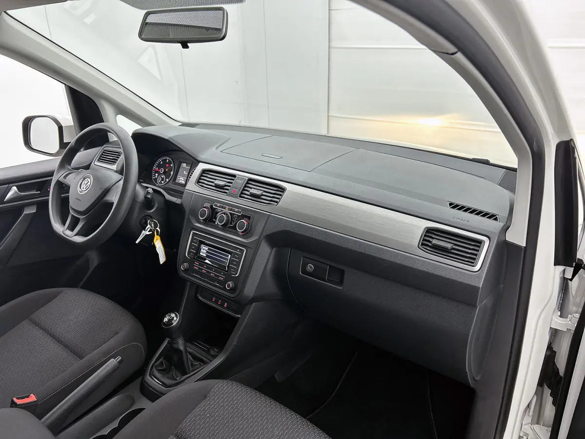 2.0 TDI 5Pers. Euro6 Trendline / 2xSchuifdeur / Airco / Pdc. / Radio multimedia / Apk 01-2027