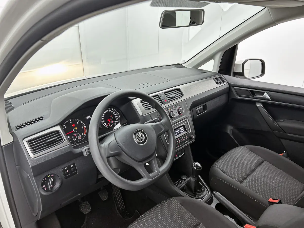 2.0 TDI 5Pers. Euro6 Trendline / 2xSchuifdeur / Airco / Pdc. / Radio multimedia / Apk 01-2027