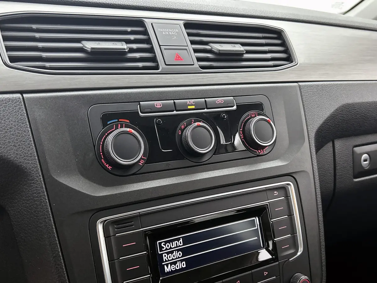2.0 TDI 5Pers. Euro6 Trendline / 2xSchuifdeur / Airco / Pdc. / Radio multimedia / Apk 01-2027
