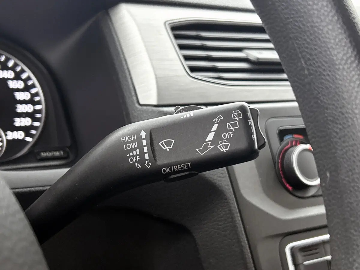 2.0 TDI 5Pers. Euro6 Trendline / 2xSchuifdeur / Airco / Pdc. / Radio multimedia / Apk 01-2027