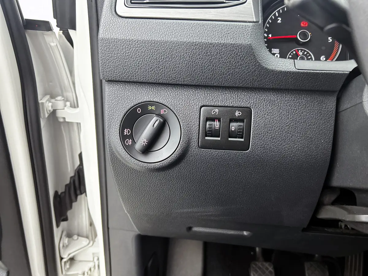 2.0 TDI 5Pers. Euro6 Trendline / 2xSchuifdeur / Airco / Pdc. / Radio multimedia / Apk 01-2027