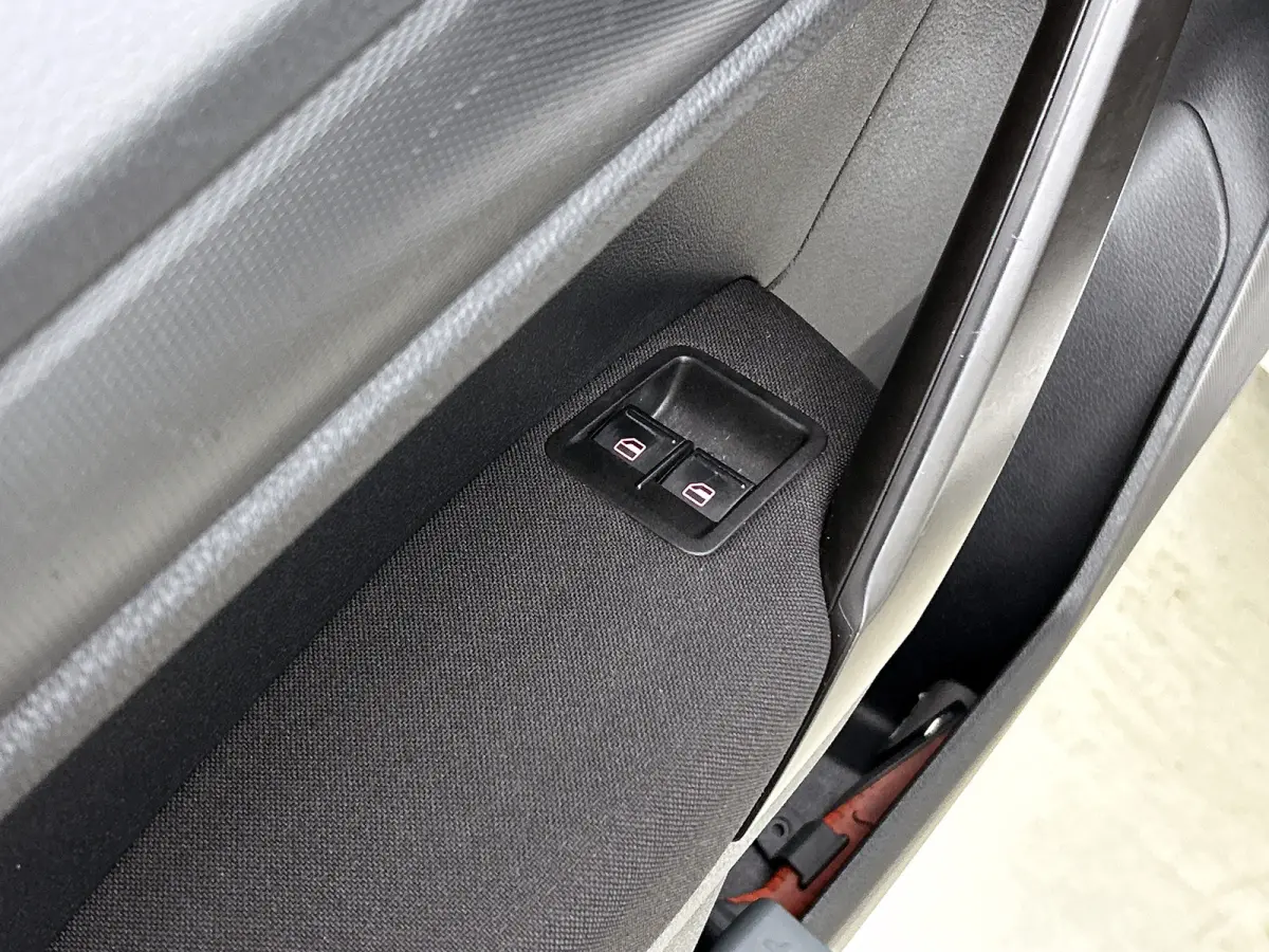 2.0 TDI 5Pers. Euro6 Trendline / 2xSchuifdeur / Airco / Pdc. / Radio multimedia / Apk 01-2027