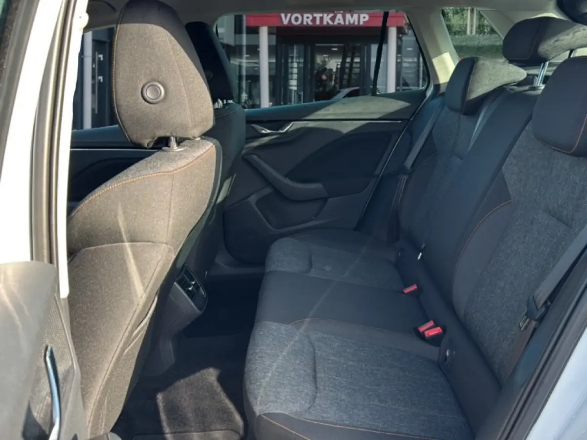 1.0 TSI CLEVER TREKHAAK/PDC/STOELVERW