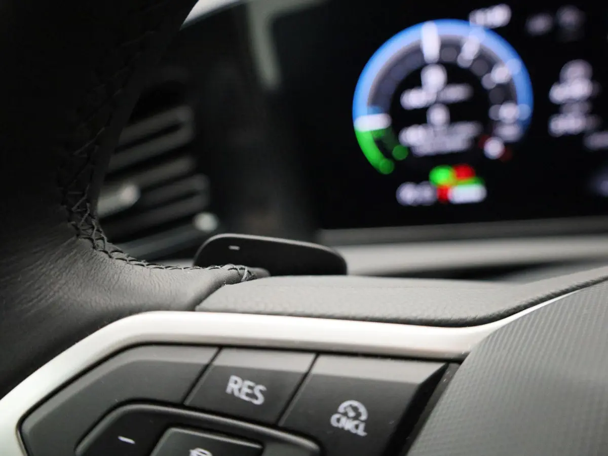 1.5 eHybrid Life Edition 204 PK | Panoramadak | Stoelverwarming | LED Koplampen | Apple Carplay | Navigatie | Keyless access | Camera | Elektrische achterklep | Stuurverwarming | Android Aut