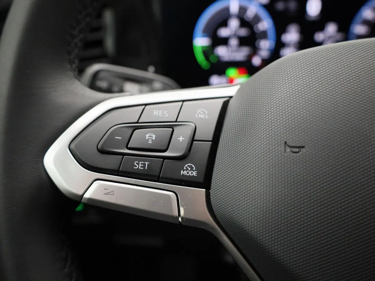 1.5 eHybrid Life Edition 204 PK | Panoramadak | Stoelverwarming | LED Koplampen | Apple Carplay | Navigatie | Keyless access | Camera | Elektrische achterklep | Stuurverwarming | Android Aut