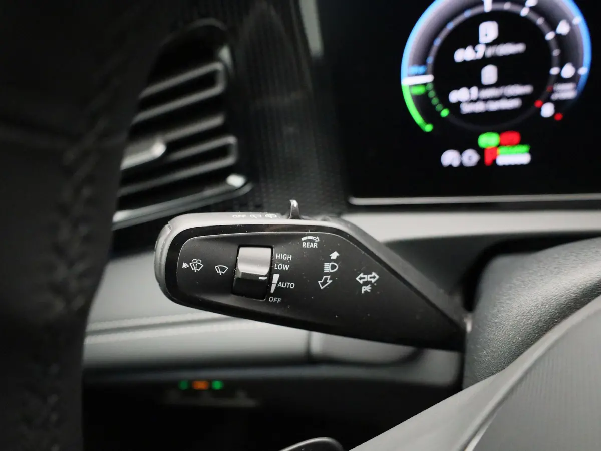 1.5 eHybrid Life Edition 204 PK | Panoramadak | Stoelverwarming | LED Koplampen | Apple Carplay | Navigatie | Keyless access | Camera | Elektrische achterklep | Stuurverwarming | Android Aut