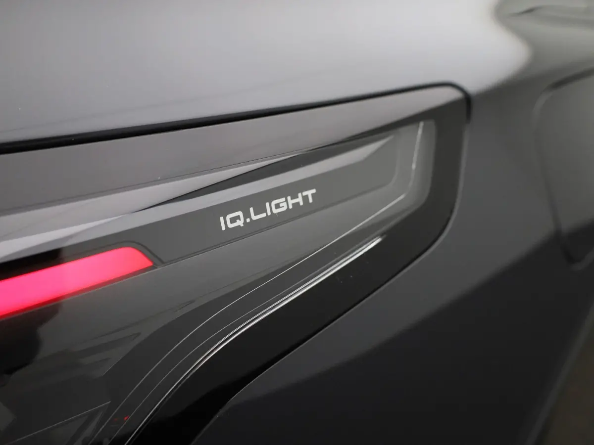 1.5 eHybrid Life Edition 204 PK | Panoramadak | Stoelverwarming | LED Koplampen | Apple Carplay | Navigatie | Keyless access | Camera | Elektrische achterklep | Stuurverwarming | Android Aut