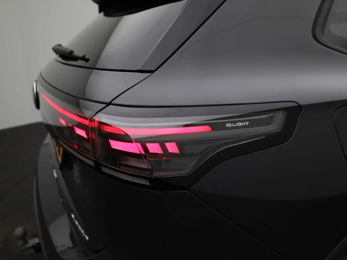 1.5 eHybrid Life Edition 204 PK | Panoramadak | Stoelverwarming | LED Koplampen | Apple Carplay | Navigatie | Keyless access | Camera | Elektrische achterklep | Stuurverwarming | Android Aut