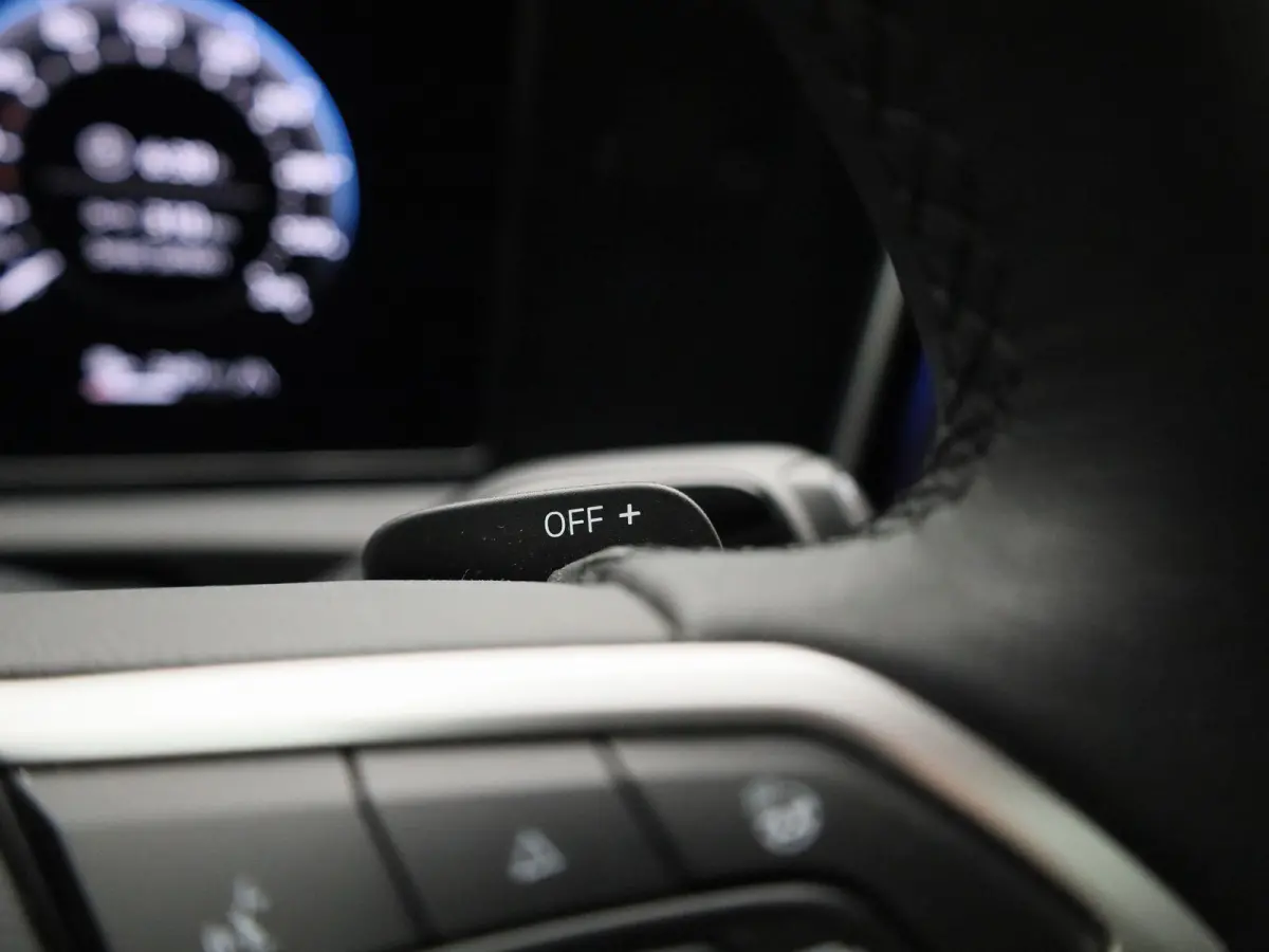 1.5 eHybrid Life Edition 204 PK | Panoramadak | Stoelverwarming | LED Koplampen | Apple Carplay | Navigatie | Keyless access | Camera | Elektrische achterklep | Stuurverwarming | Android Aut