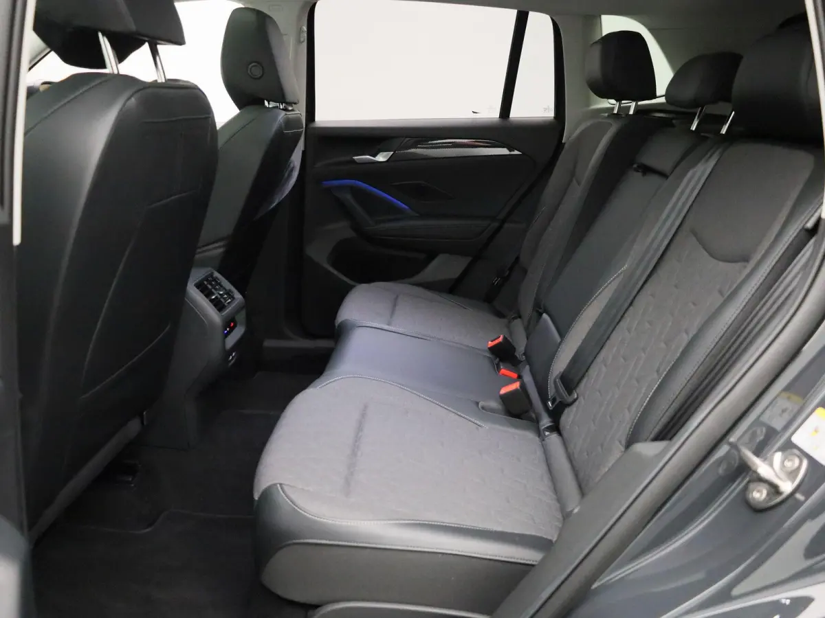 1.5 eHybrid Life Edition 204 PK | Panoramadak | Stoelverwarming | LED Koplampen | Apple Carplay | Navigatie | Keyless access | Camera | Elektrische achterklep | Stuurverwarming | Android Aut