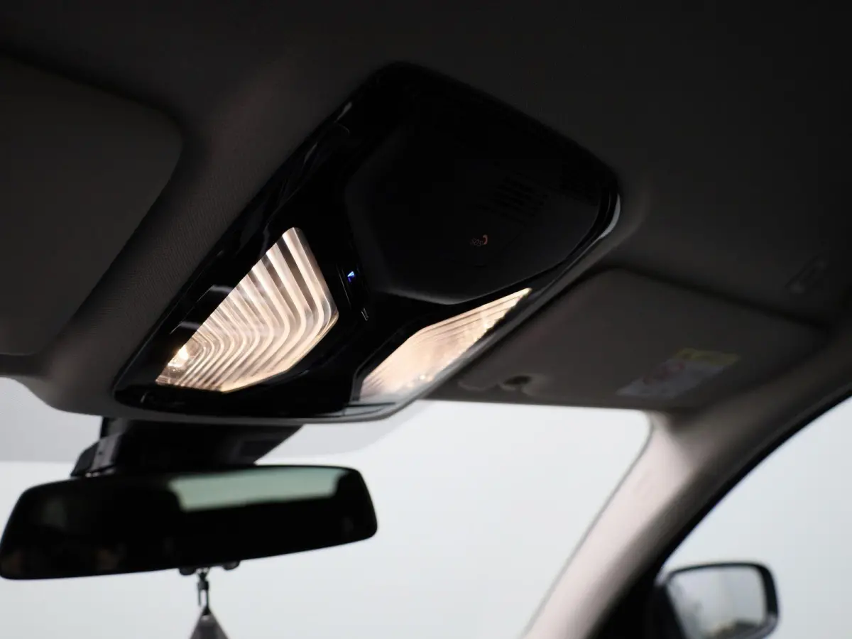 320e Executive | Automaat | Navigatie | Sfeerverlichting | Trekhaak | Camera | Lederen Bekleding |